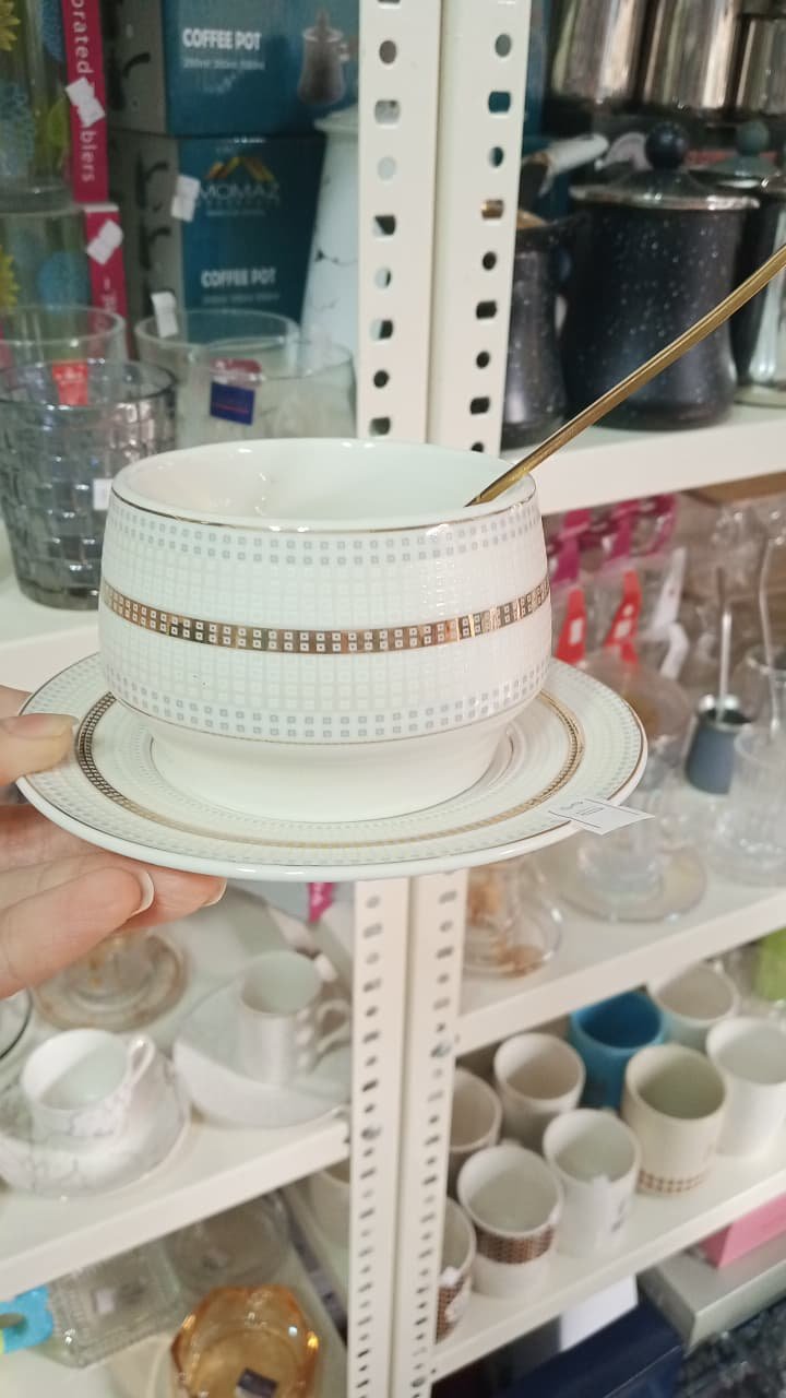 كاسات مع صحن